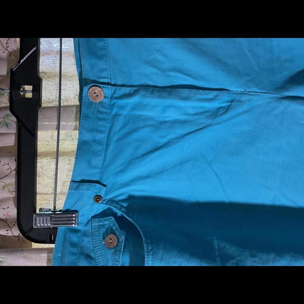 Aqua Ruby Rd. Capris With Button Details Size 16 - image 4